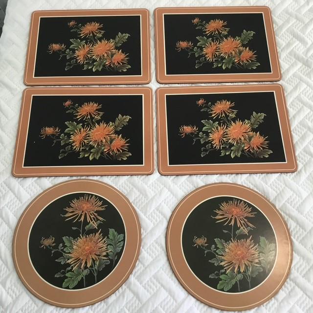 Pimpernel Cork Back placements, 2 Round and 4 rectangle, Spider Chrysanthem, no boxes.