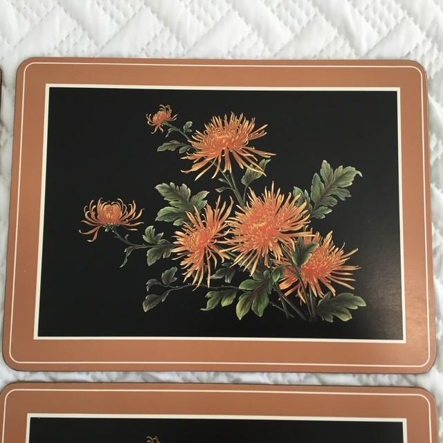 Pimpernel Cork Back placements, 2 Round and 4 rectangle, Spider Chrysanthem, no boxes.