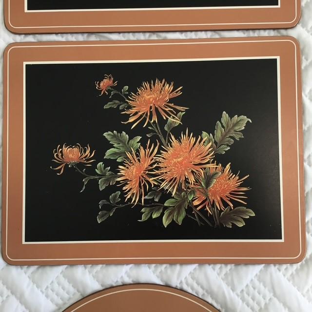 Pimpernel Cork Back placements, 2 Round and 4 rectangle, Spider Chrysanthem, no boxes.