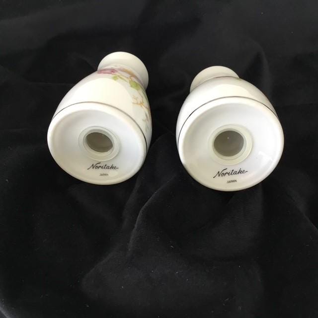 Salt and pepper Noritake 'Harmony' Platinum Trim, 8.5cm tall