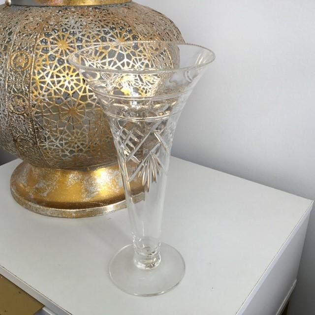 Vintage glass trumpet-mouthed (posy) vase, 20.5 cm tall