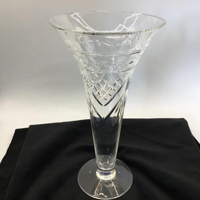 Vintage glass trumpet-mouthed (posy) vase, 20.5 cm tall